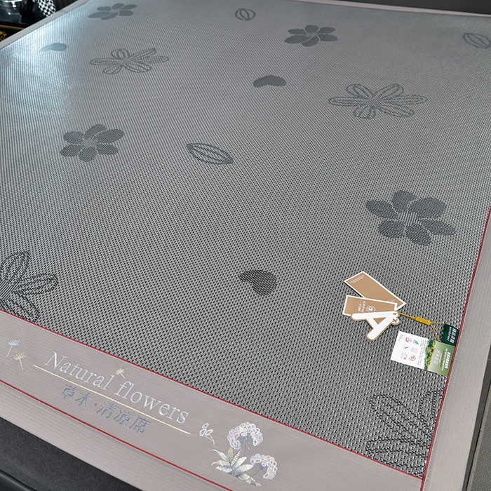 91家纺网 家纺一手货源 找家纺 小牛席业 2026新款加厚款-绣球草本清凉冰藤席系列凉席藤席冰藤席冰丝席竹席乳胶席乳胶凉席凉感豆豆席 加厚款-绣球草本清凉冰藤席（提花黑咖