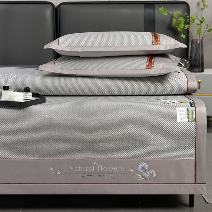 91家纺网 家纺一手货源 找家纺 小牛席业 2026新款加厚款-绣球草本清凉冰藤席系列凉席藤席冰藤席冰丝席竹席乳胶席乳胶凉席凉感豆豆席 加厚款-绣球草本冰藤席 （银灰）