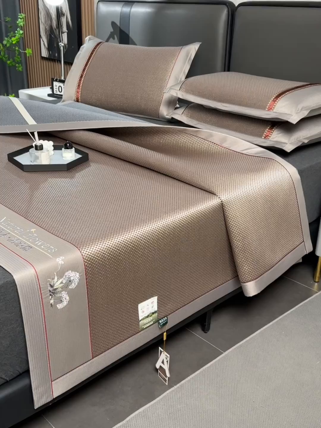 91家纺网 家纺一手货源 找家纺 小牛席业 2026新款加厚款-绣球草本清凉冰藤席系列凉席藤席冰藤席冰丝席竹席乳胶席乳胶凉席凉感豆豆席 加厚款-绣球草本冰藤席 （香槟）