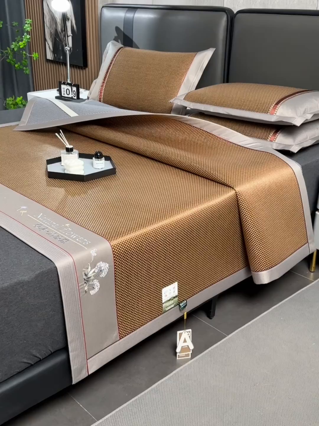 91家纺网 家纺一手货源 找家纺 小牛席业 2026新款加厚款-绣球草本清凉冰藤席系列凉席藤席冰藤席冰丝席竹席乳胶席乳胶凉席凉感豆豆席 加厚款-绣球草本冰藤席 （咖色）