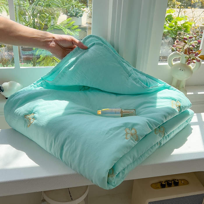 91家纺网 家纺一手货源 找家纺 兄弟坊 2026新款水洗棉大豆刺绣夏被夏凉被空调被午睡被 蝴蝶-水绿