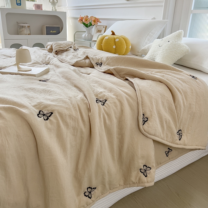 91家纺网 家纺一手货源 找家纺 兄弟坊 2026新款水洗棉大豆刺绣夏被夏凉被空调被午睡被 蝴蝶-卡其