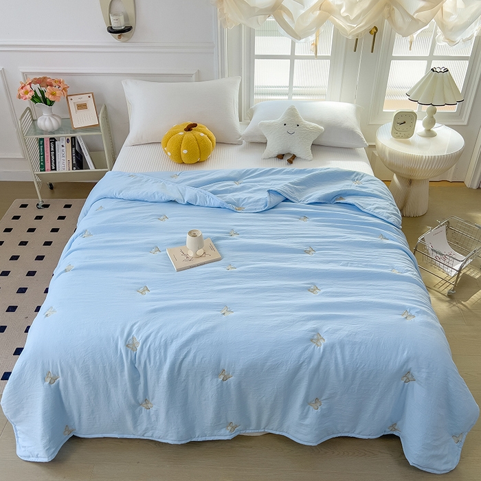 91家纺网 家纺一手货源 找家纺 兄弟坊 2026新款水洗棉大豆刺绣夏被夏凉被空调被午睡被 蝴蝶-蓝白