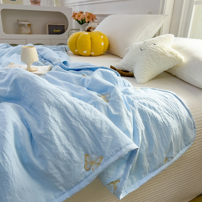 91家纺网 家纺一手货源 找家纺 兄弟坊 2026新款水洗棉大豆刺绣夏被夏凉被空调被午睡被 蝴蝶-蓝白
