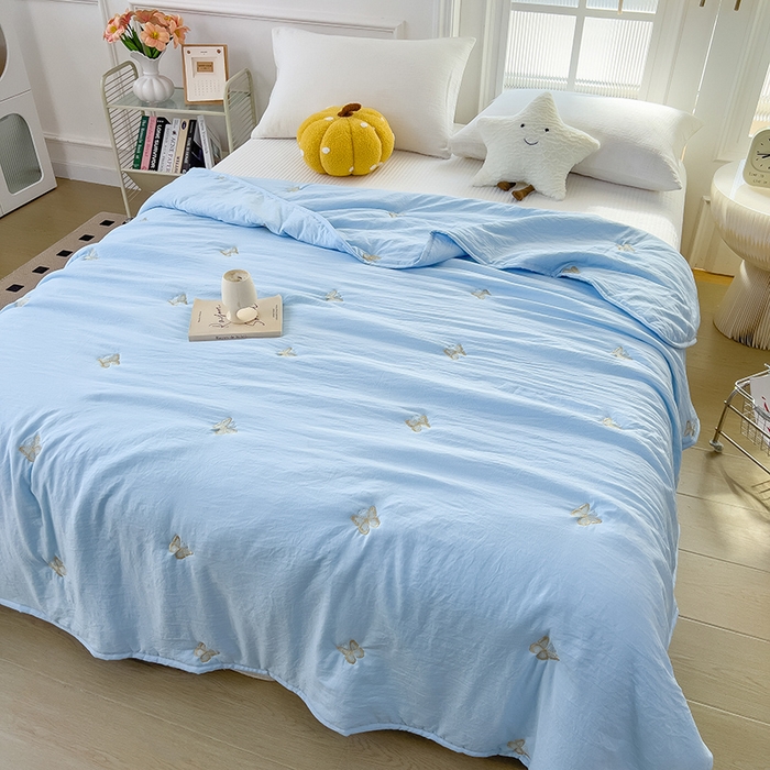 91家纺网 家纺一手货源 找家纺 兄弟坊 2026新款水洗棉大豆刺绣夏被夏凉被空调被午睡被 蝴蝶-蓝白