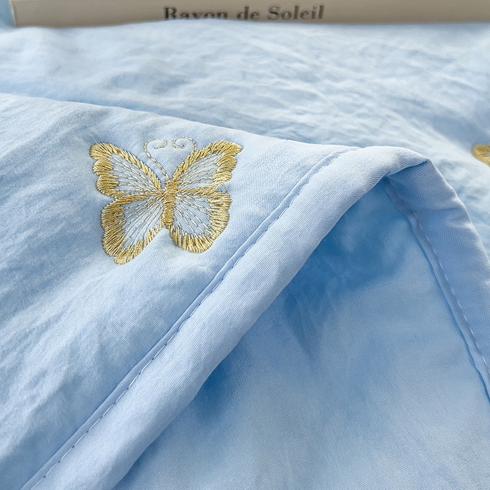 91家纺网 家纺一手货源 找家纺 兄弟坊 2026新款水洗棉大豆刺绣夏被夏凉被空调被午睡被 蝴蝶-蓝白