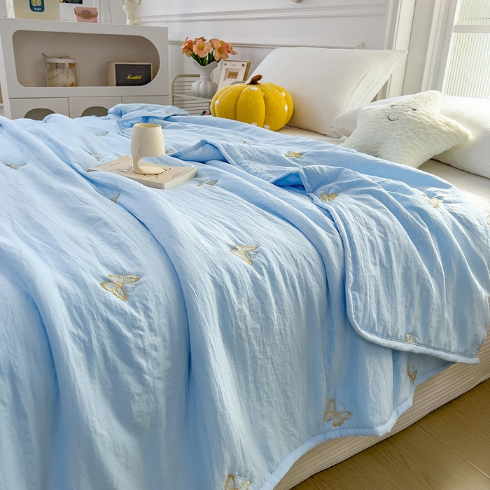 91家纺网 家纺一手货源 找家纺 兄弟坊 2026新款水洗棉大豆刺绣夏被夏凉被空调被午睡被 蝴蝶-蓝白