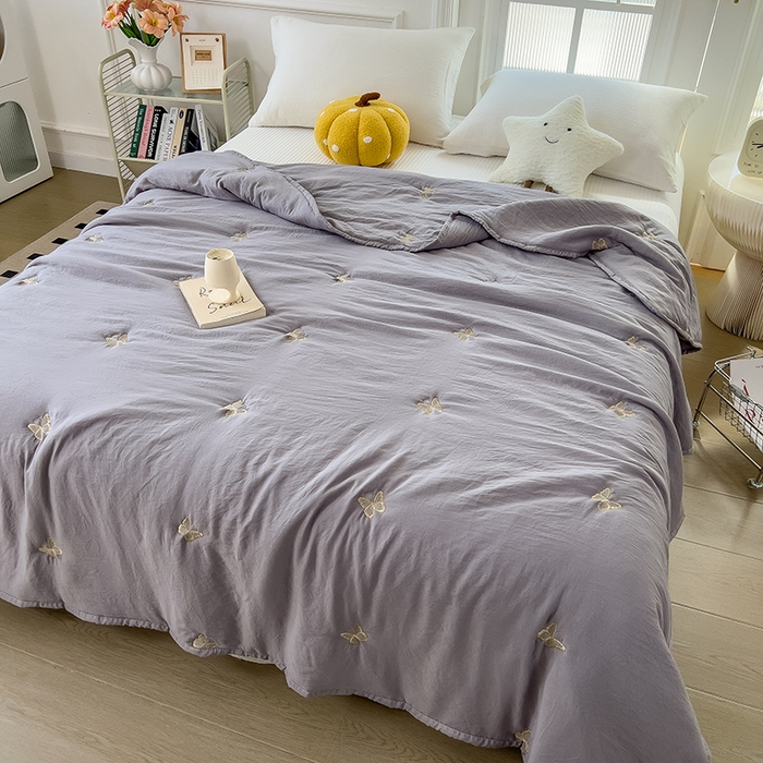 91家纺网 家纺一手货源 找家纺 兄弟坊 2026新款水洗棉大豆刺绣夏被夏凉被空调被午睡被 蝴蝶-灰