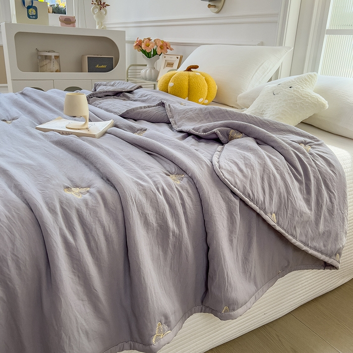 91家纺网 家纺一手货源 找家纺 兄弟坊 2026新款水洗棉大豆刺绣夏被夏凉被空调被午睡被 蝴蝶-灰