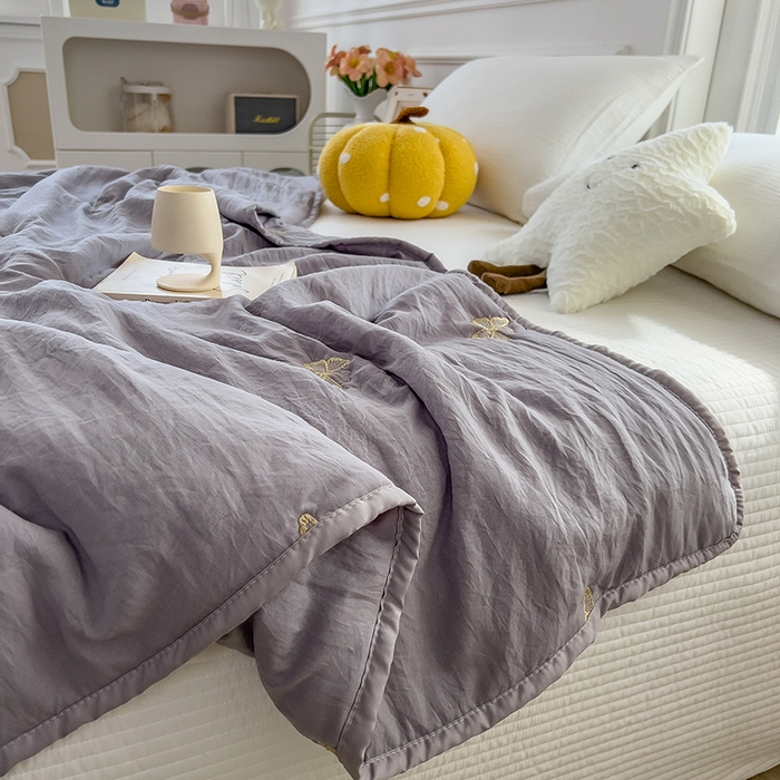 91家纺网 家纺一手货源 找家纺 兄弟坊 2026新款水洗棉大豆刺绣夏被夏凉被空调被午睡被 蝴蝶-灰