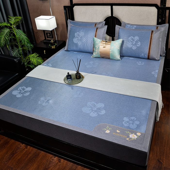 91家纺网 家纺一手货源 找家纺 小牛席业 2026新款绣球花开-冰藤双面席凉席藤席冰藤席竹席空调席草席冰丝席豆豆席乳胶席三件套 绣球花开-提花蓝色