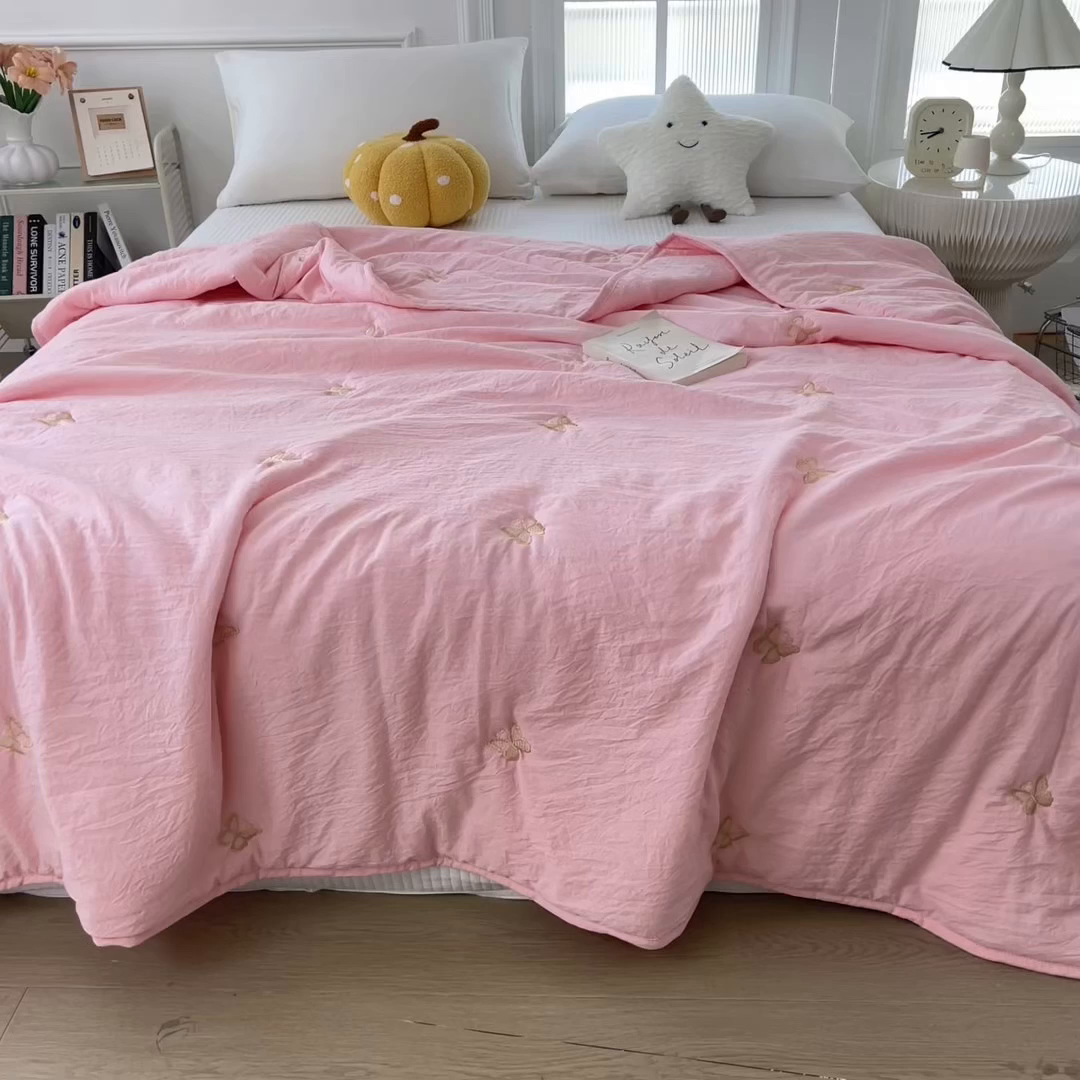 91家纺网 家纺一手货源 找家纺 兄弟坊 2026新款水洗棉大豆刺绣夏被夏凉被空调被午睡被 蝴蝶-浅玉