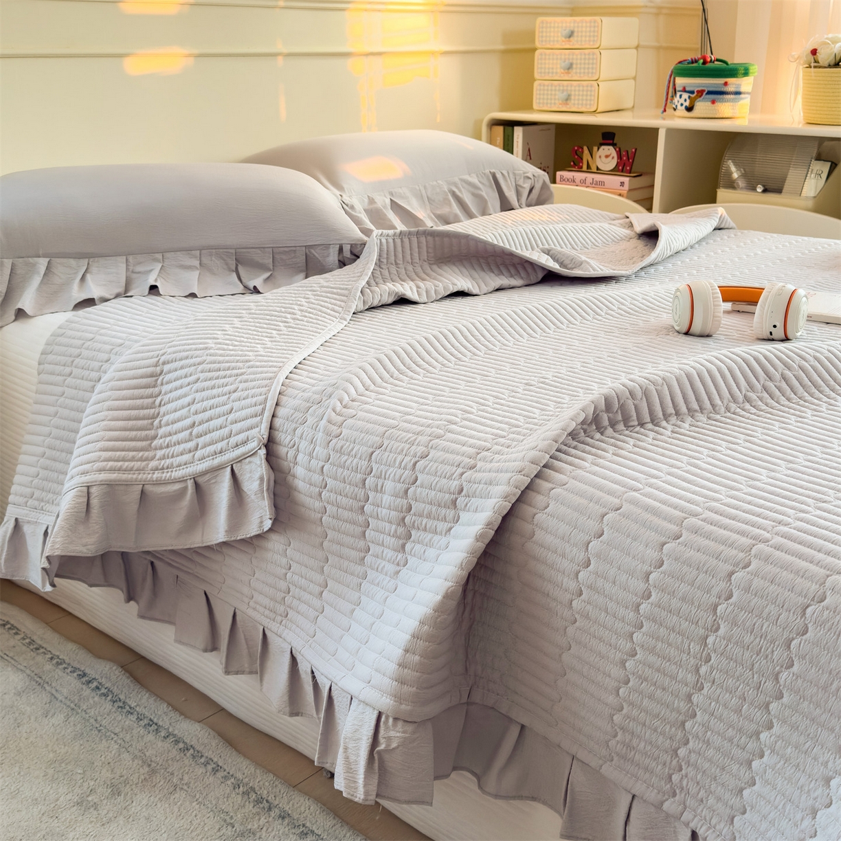 91家纺网 家纺一手货源 找家纺 兄弟坊 2026新款韩版凉感皱皱绵花边夏被 夏凉被午睡被 凉感皱皱绵-烟灰