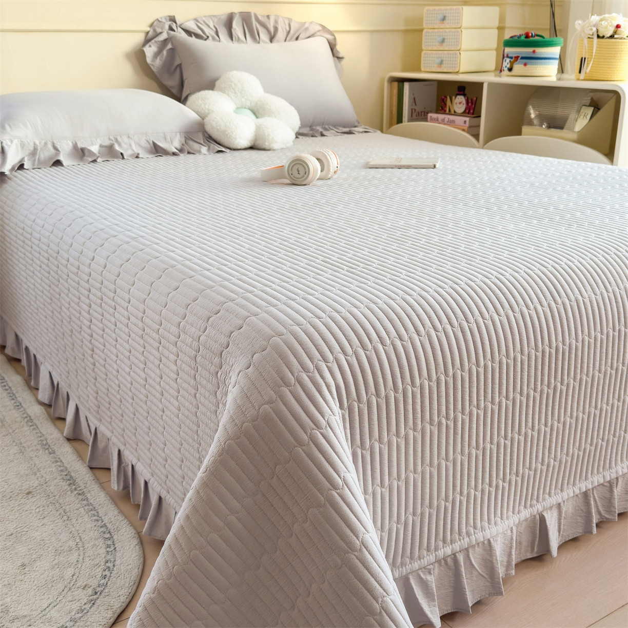 91家纺网 家纺一手货源 找家纺 兄弟坊 2026新款韩版凉感皱皱绵花边夏被 夏凉被午睡被 凉感皱皱绵-烟灰