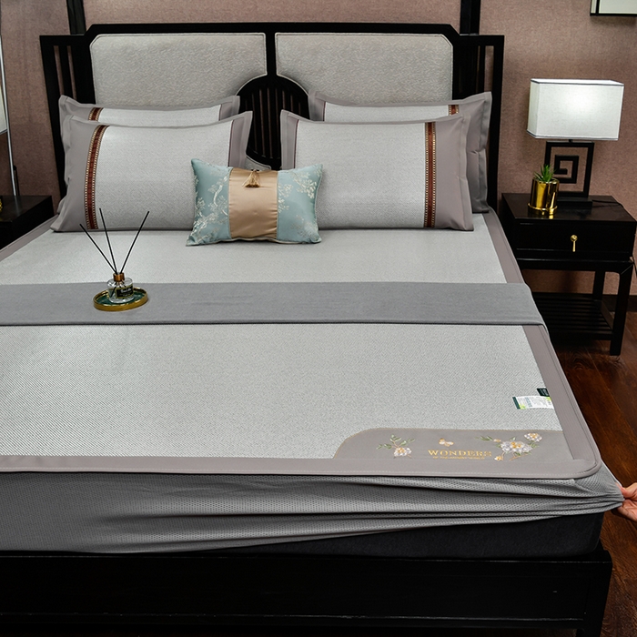 91家纺网 家纺一手货源 找家纺 小牛席业 2026新款绣球花开-冰藤双面席系列（床笠款）凉席藤席冰藤席竹席空调席草席冰丝席豆豆席乳胶席三件套 绣球花开-冰藤床笠款（银灰）