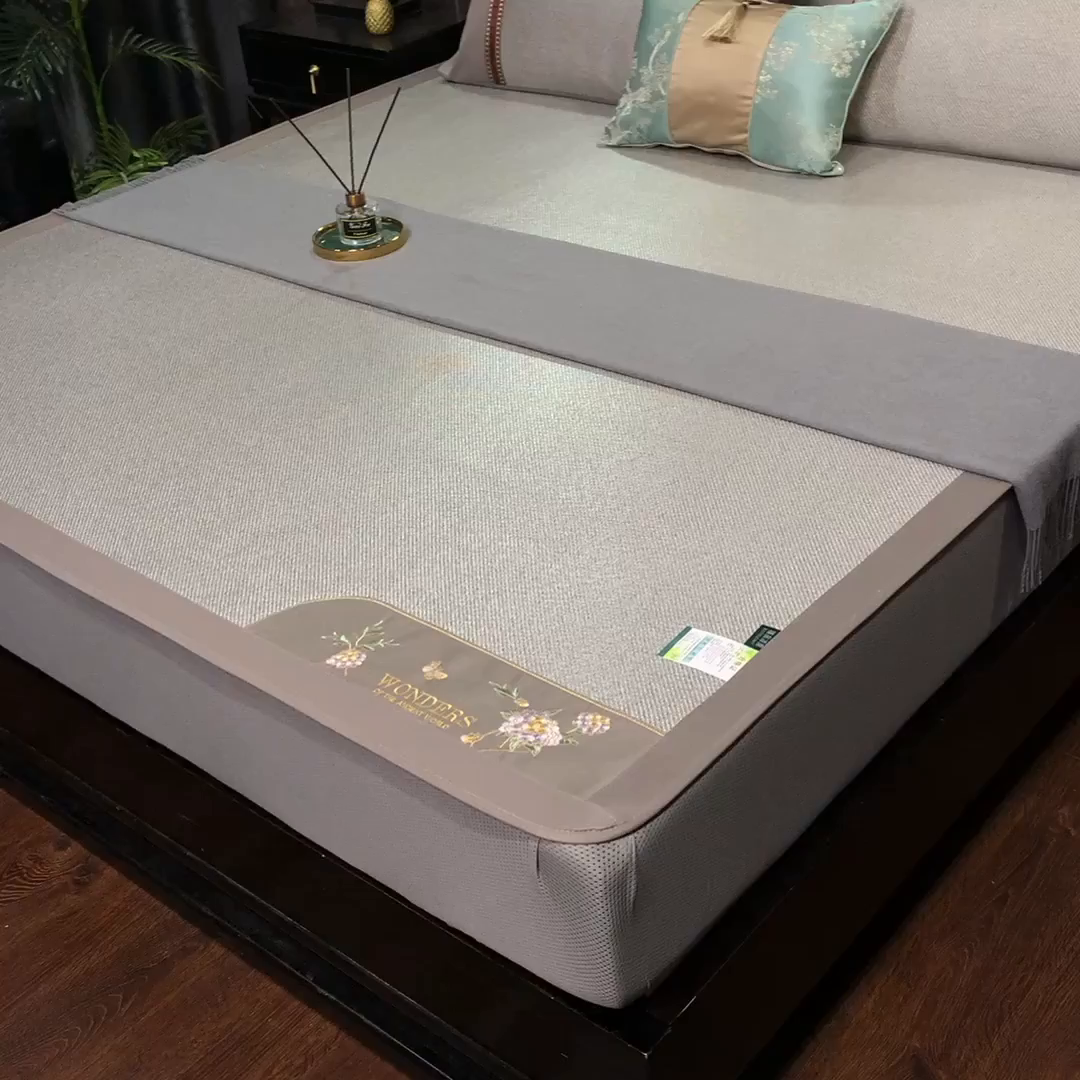 91家纺网 家纺一手货源 找家纺 小牛席业 2026新款绣球花开-冰藤双面席系列（床笠款）凉席藤席冰藤席竹席空调席草席冰丝席豆豆席乳胶席三件套 绣球花开-冰藤床笠款（银灰）