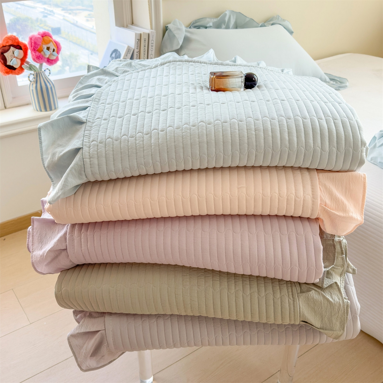 91家纺网 家纺一手货源 找家纺 兄弟坊 2026新款韩版凉感皱皱绵花边款加棉床盖 床护垫 加棉床单 组合