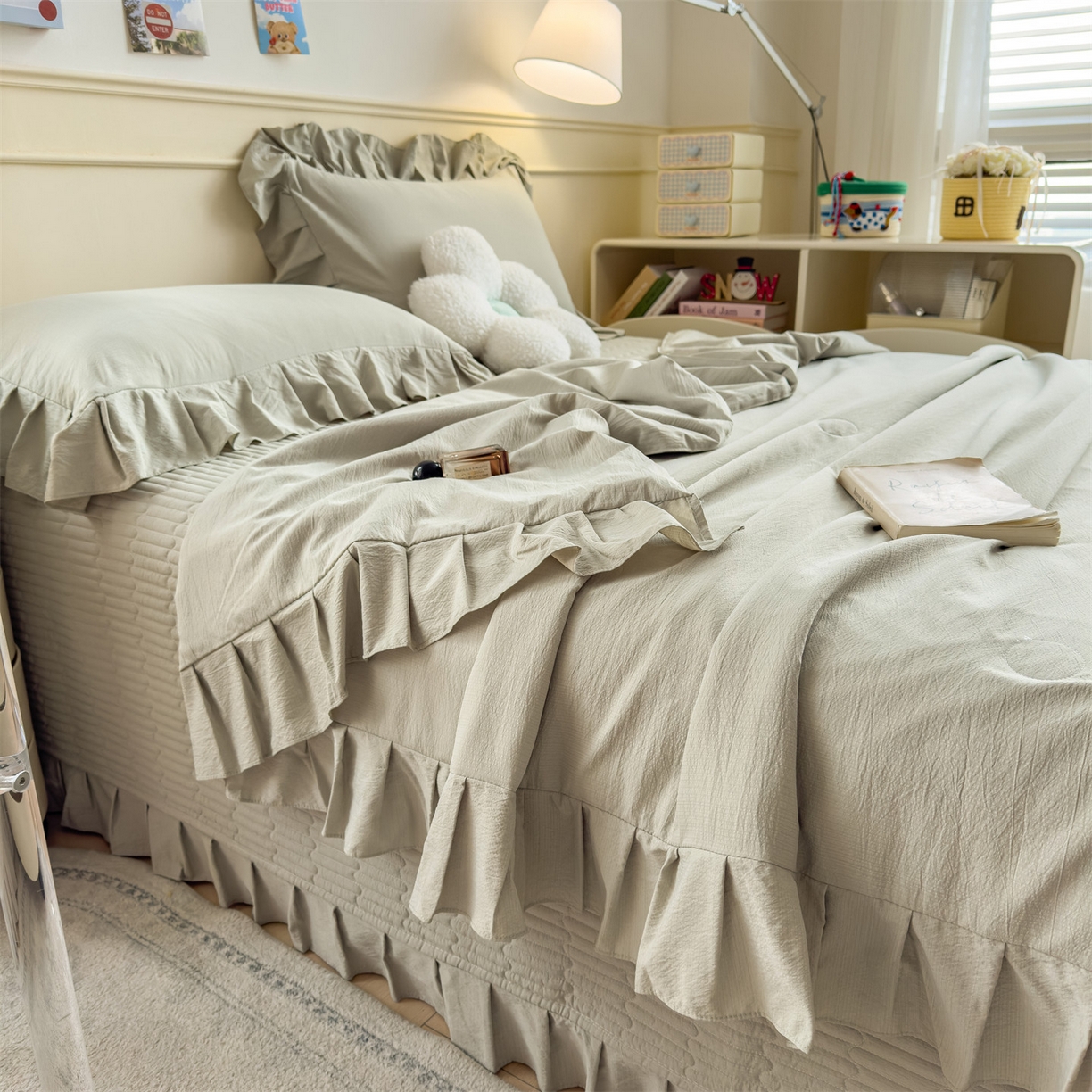 91家纺网 家纺一手货源 找家纺 兄弟坊 2026新款韩版凉感皱皱绵花边款加棉床盖 床护垫 加棉床单 凉感皱皱绵-橄榄绿