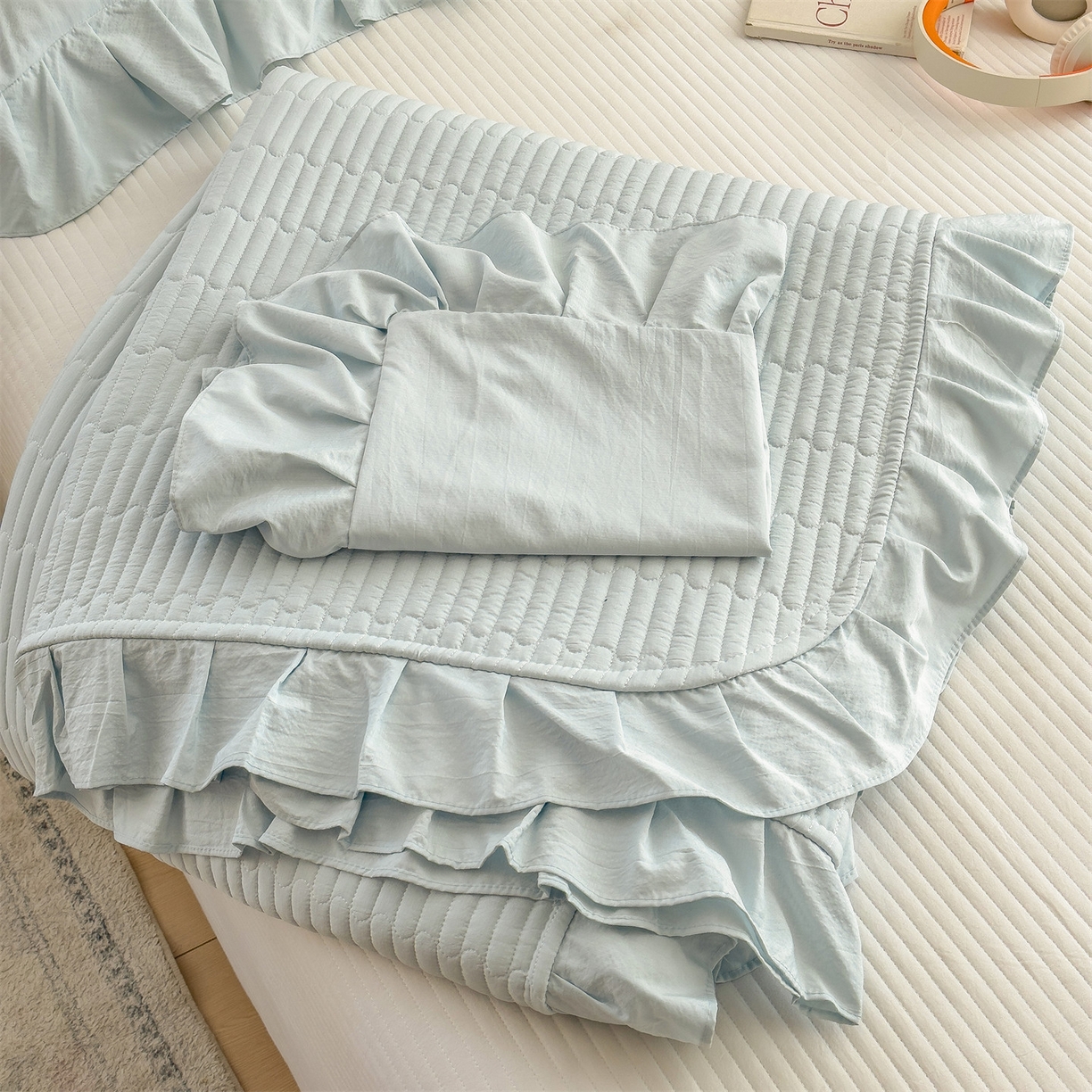 91家纺网 家纺一手货源 找家纺 兄弟坊 2026新款韩版凉感皱皱绵花边款加棉床盖 床护垫 加棉床单 凉感皱皱绵-天空蓝