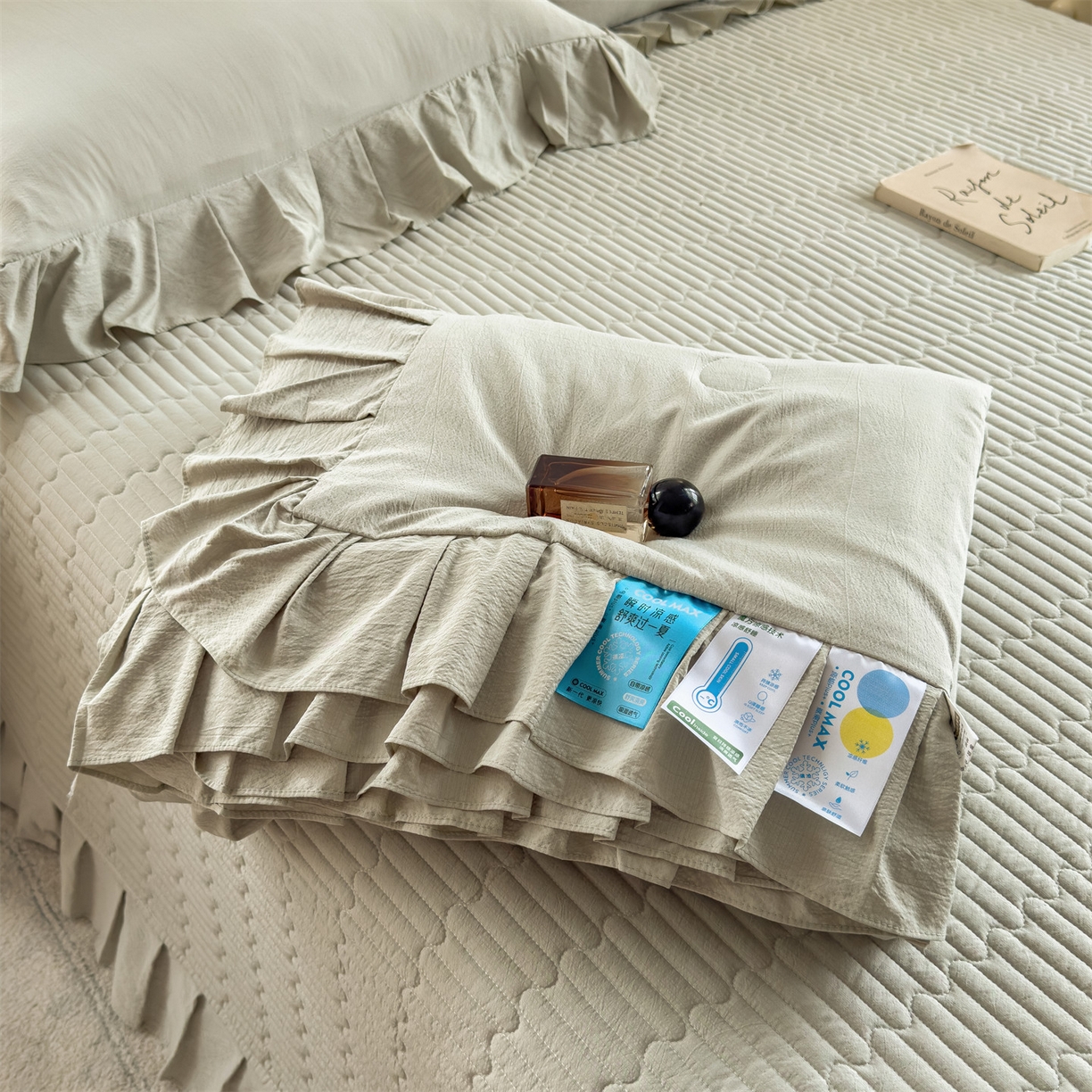 91家纺网 家纺一手货源 找家纺 兄弟坊 2026新款韩版凉感皱皱绵花边款加棉床盖 床护垫 加棉床单 凉感皱皱绵-橄榄绿