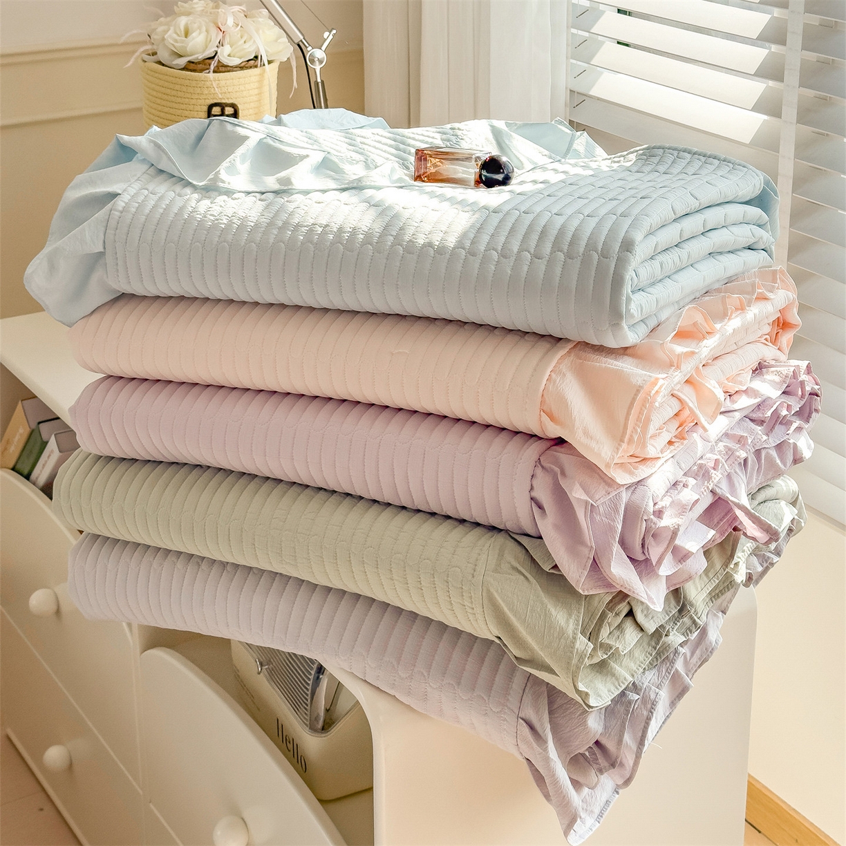 91家纺网 家纺一手货源 找家纺 兄弟坊 2026新款韩版凉感皱皱绵花边款加棉床盖 床护垫 加棉床单 组合