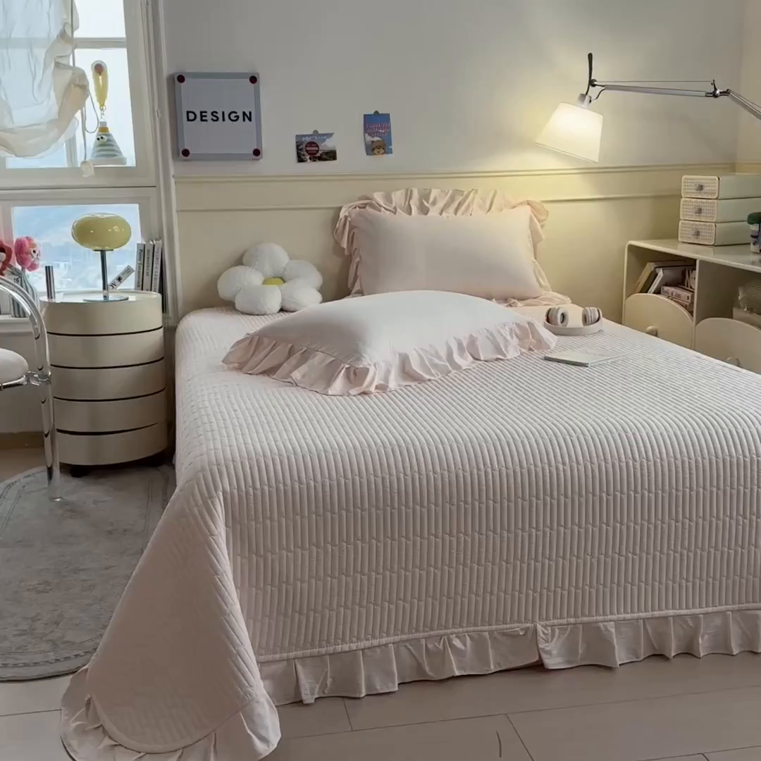 91家纺网 家纺一手货源 找家纺 兄弟坊 2026新款韩版凉感皱皱绵花边款加棉床盖 床护垫 加棉床单 凉感皱皱绵-玉色
