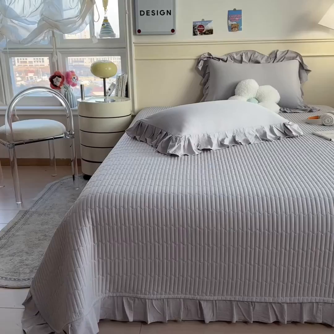 91家纺网 家纺一手货源 找家纺 兄弟坊 2026新款韩版凉感皱皱绵花边款加棉床盖 床护垫 加棉床单 凉感皱皱绵-烟灰