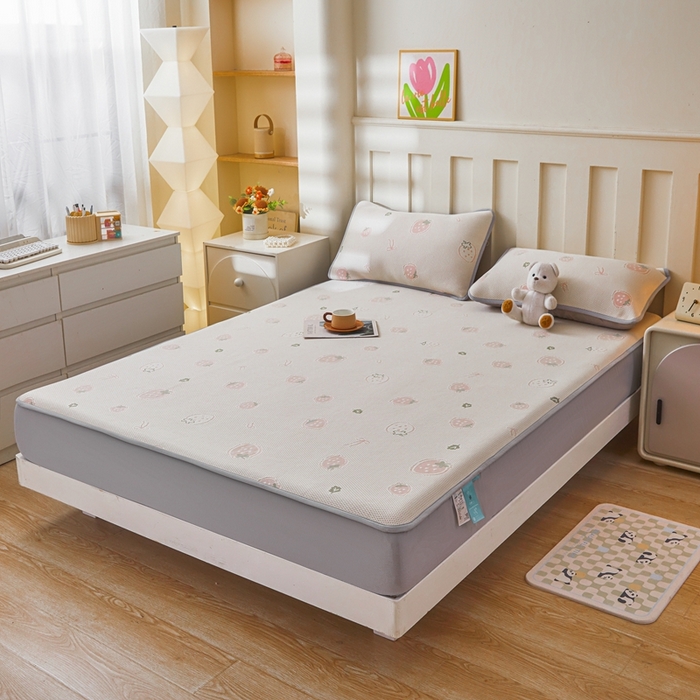 91家纺网 家纺一手货源 找家纺 凯罗 2026春夏凉豆豆小红书爆款A类乙纶PE凉豆豆床笠款可水洗床笠 波点草莓-粉