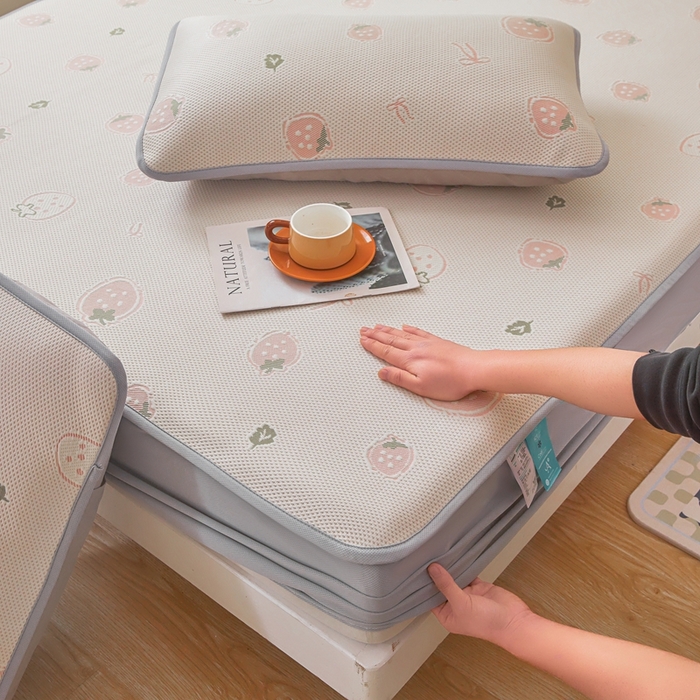 91家纺网 家纺一手货源 找家纺 凯罗 2026春夏凉豆豆小红书爆款A类乙纶PE凉豆豆床笠款可水洗床笠 波点草莓-粉