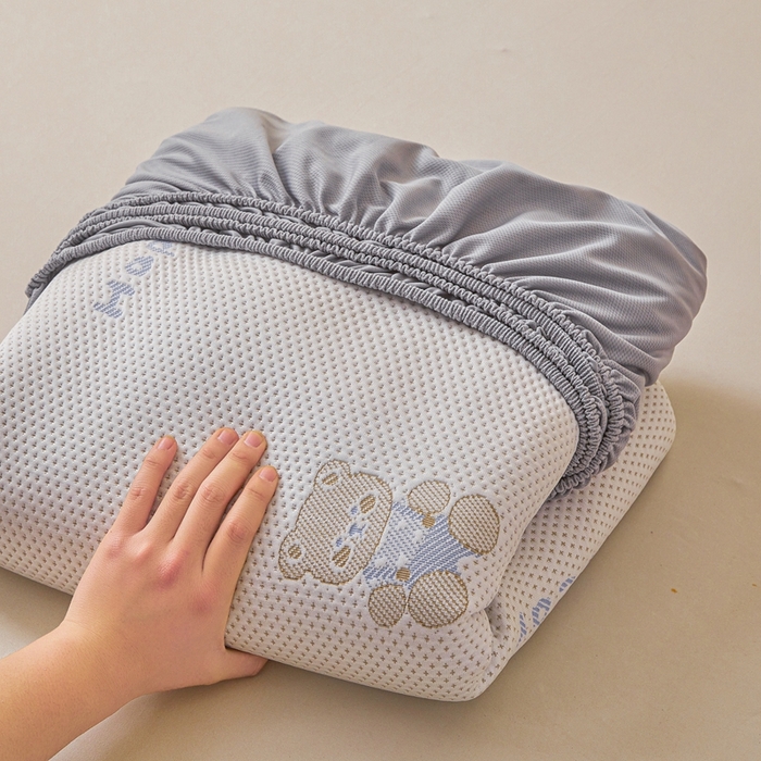 91家纺网 家纺一手货源 找家纺 凯罗 2026春夏凉豆豆小红书爆款A类乙纶PE凉豆豆床笠款可水洗床笠 布丁萌萌熊