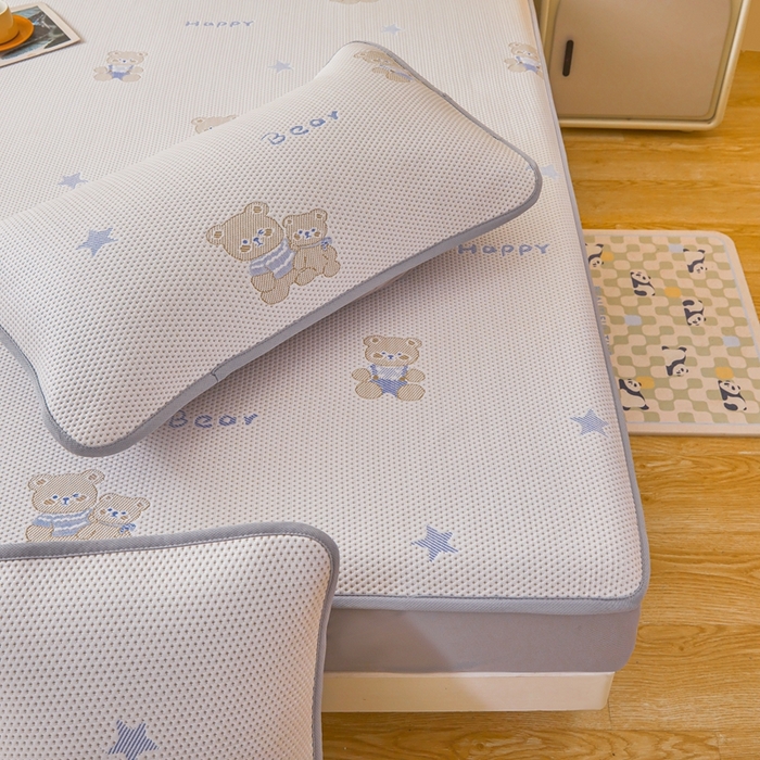 91家纺网 家纺一手货源 找家纺 凯罗 2026春夏凉豆豆小红书爆款A类乙纶PE凉豆豆床笠款可水洗床笠 布丁萌萌熊