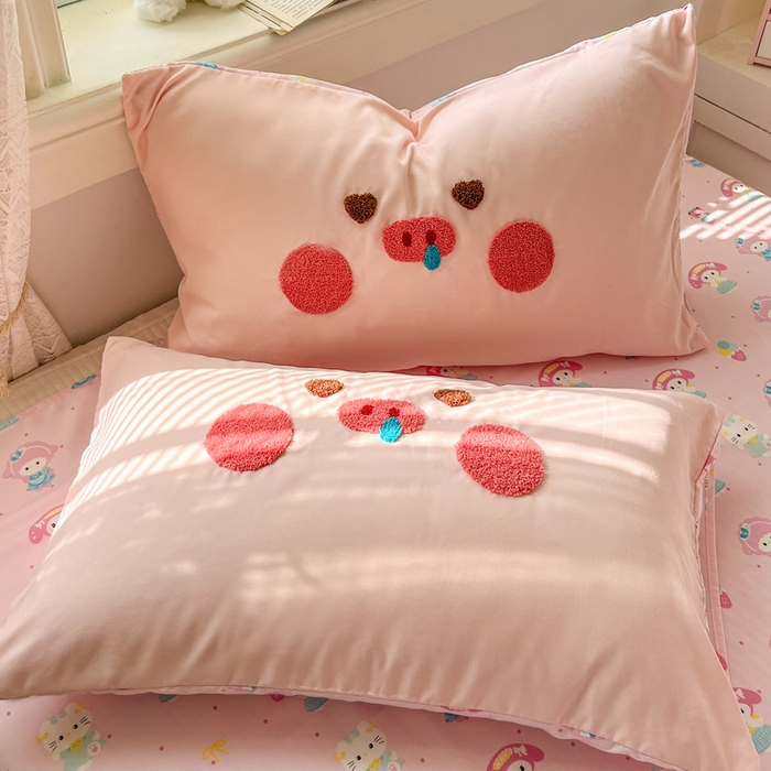 91家纺网 家纺一手货源 找家纺 颜选 2026春夏新款卡通款水洗棉毛巾绣四件套-猪猪 猪猪女孩-粉