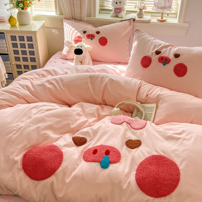 91家纺网 家纺一手货源 找家纺 颜选 2026春夏新款卡通款水洗棉毛巾绣四件套-猪猪 猪猪女孩-粉