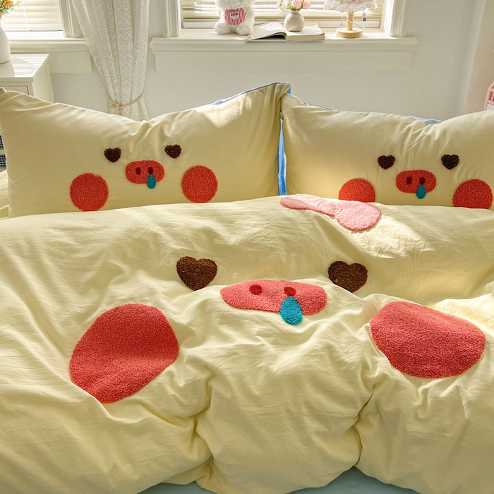 91家纺网 家纺一手货源 找家纺 颜选 2026春夏新款卡通款水洗棉毛巾绣四件套-猪猪 猪猪女孩-黄+蓝