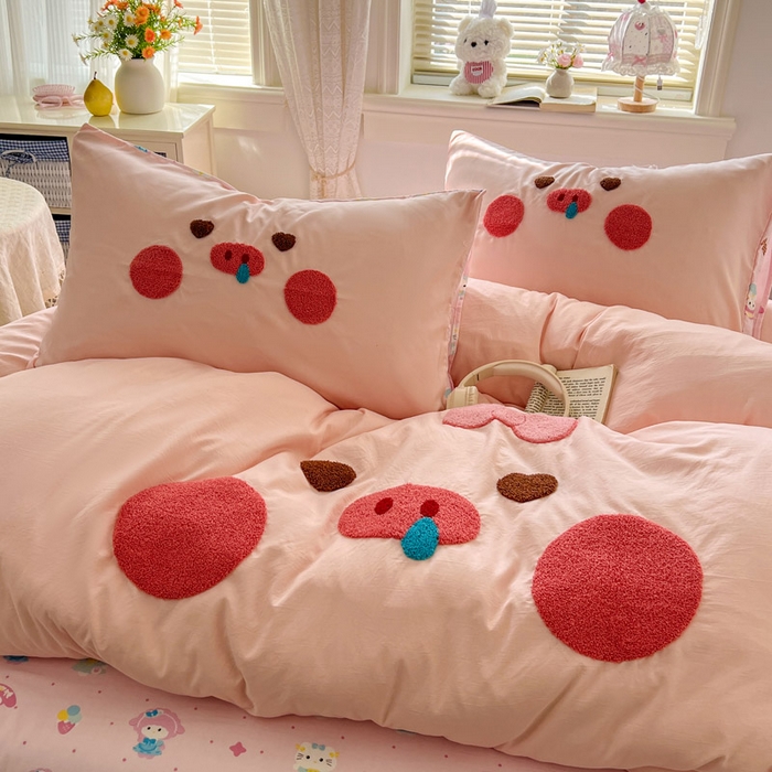 91家纺网 家纺一手货源 找家纺 颜选 2026春夏新款卡通款水洗棉毛巾绣四件套-猪猪 猪猪女孩-粉