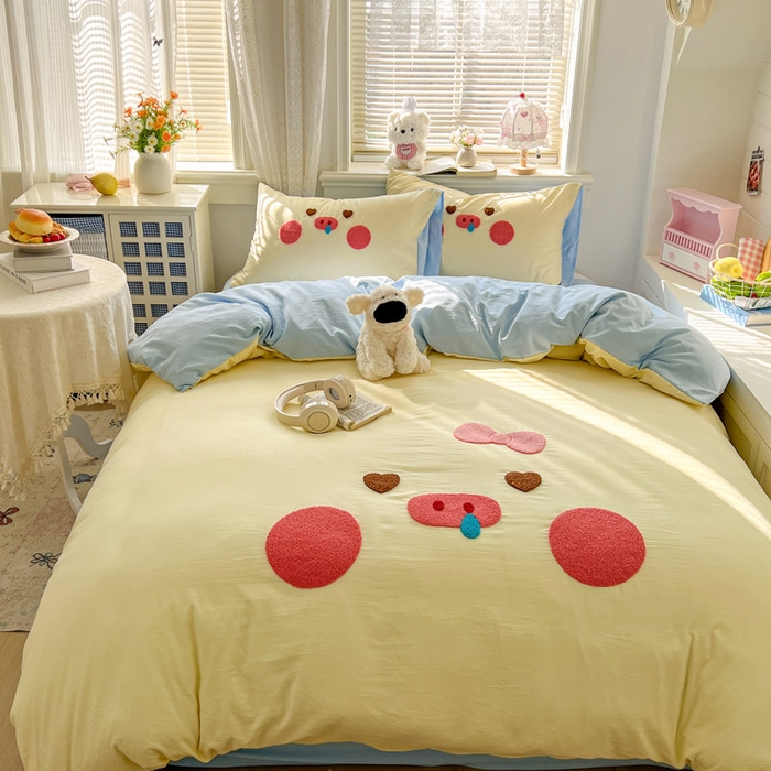 91家纺网 家纺一手货源 找家纺 颜选 2026春夏新款卡通款水洗棉毛巾绣四件套-猪猪 猪猪女孩-黄+蓝