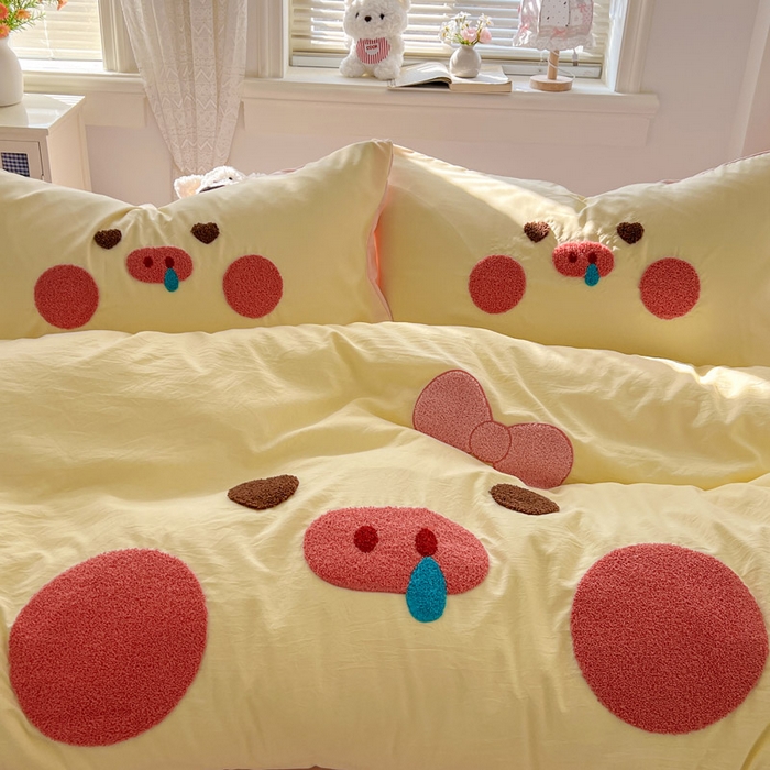 91家纺网 家纺一手货源 找家纺 颜选 2026春夏新款卡通款水洗棉毛巾绣四件套-猪猪 猪猪女孩-黄