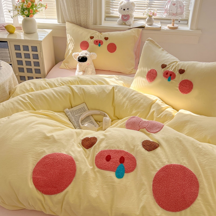 91家纺网 家纺一手货源 找家纺 颜选 2026春夏新款卡通款水洗棉毛巾绣四件套-猪猪 猪猪女孩-黄