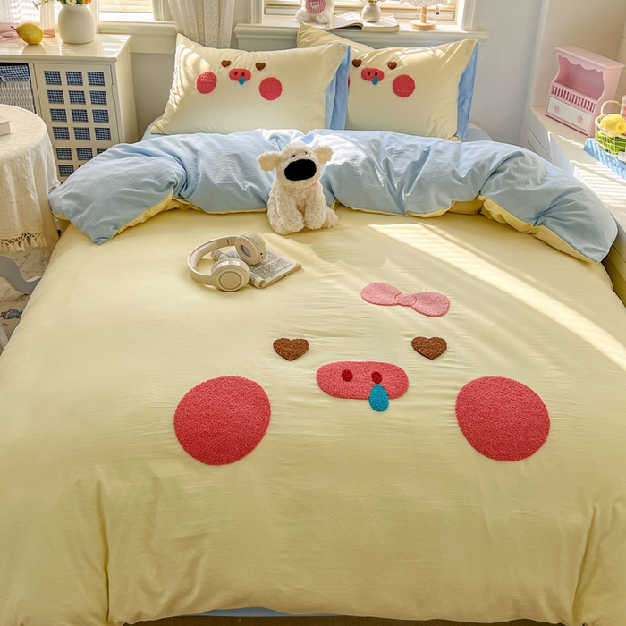 91家纺网 家纺一手货源 找家纺 颜选 2026春夏新款卡通款水洗棉毛巾绣四件套-猪猪 猪猪女孩-黄+蓝