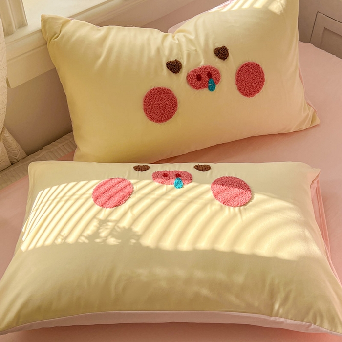 91家纺网 家纺一手货源 找家纺 颜选 2026春夏新款卡通款水洗棉毛巾绣四件套-猪猪 猪猪女孩-黄