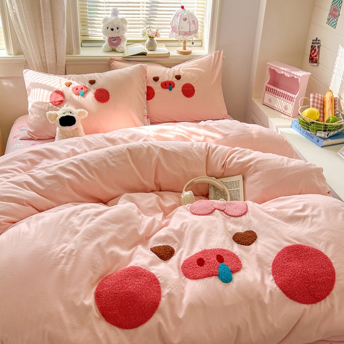 91家纺网 家纺一手货源 找家纺 颜选 2026春夏新款卡通款水洗棉毛巾绣四件套-猪猪 猪猪女孩-粉