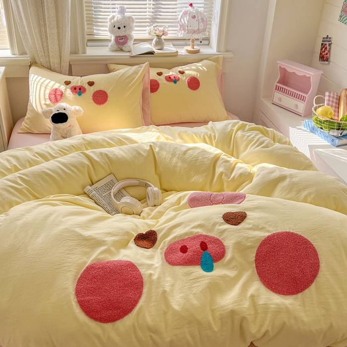 91家纺网 家纺一手货源 找家纺 颜选 2026春夏新款卡通款水洗棉毛巾绣四件套-猪猪 猪猪女孩-黄