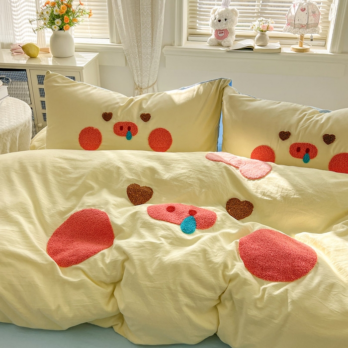 91家纺网 家纺一手货源 找家纺 颜选 2026春夏新款卡通款水洗棉毛巾绣四件套-猪猪 猪猪女孩-黄+蓝