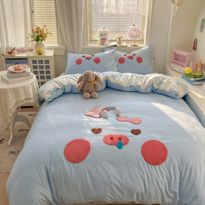 91家纺网 家纺一手货源 找家纺 颜选 2026春夏新款卡通款水洗棉毛巾绣四件套-猪猪 猪猪女孩-蓝