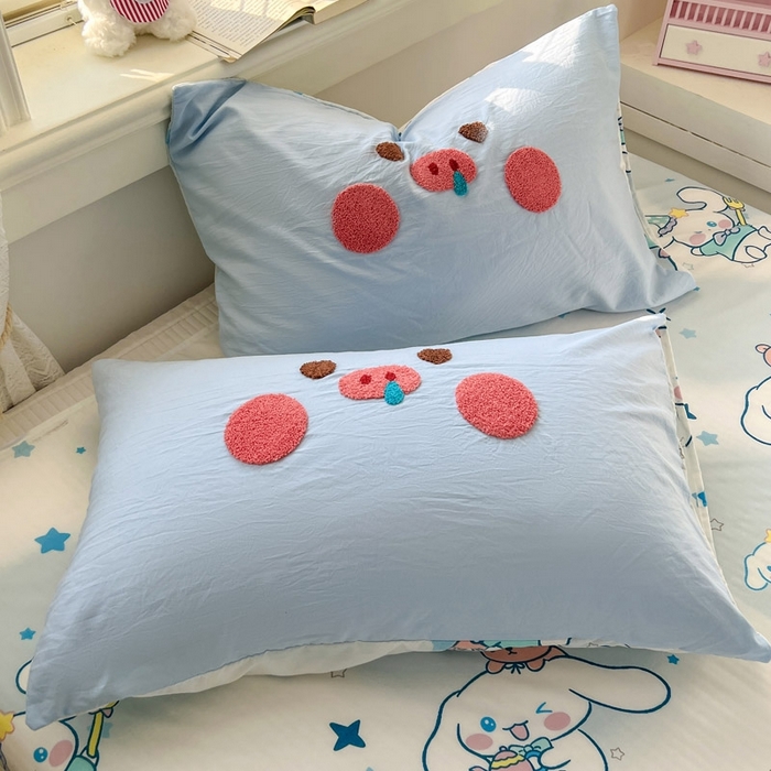 91家纺网 家纺一手货源 找家纺 颜选 2026春夏新款卡通款水洗棉毛巾绣四件套-猪猪 猪猪女孩-蓝