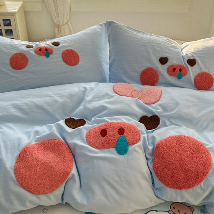 91家纺网 家纺一手货源 找家纺 颜选 2026春夏新款卡通款水洗棉毛巾绣四件套-猪猪 猪猪女孩-蓝