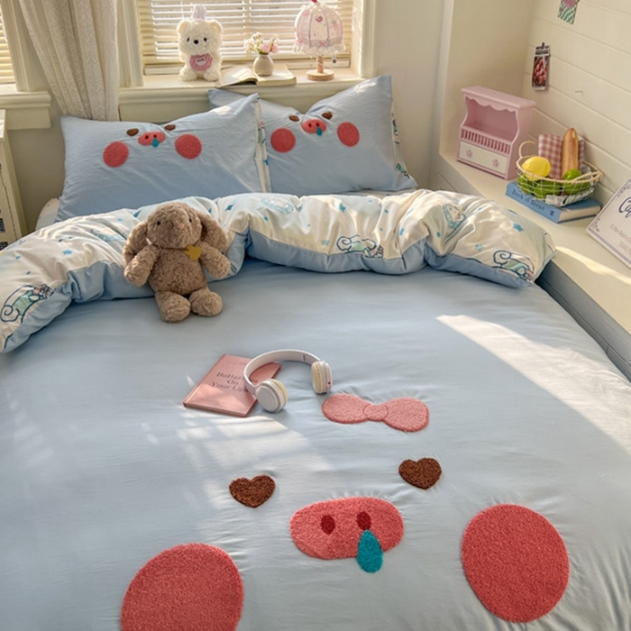 91家纺网 家纺一手货源 找家纺 颜选 2026春夏新款卡通款水洗棉毛巾绣四件套-猪猪 猪猪女孩-蓝