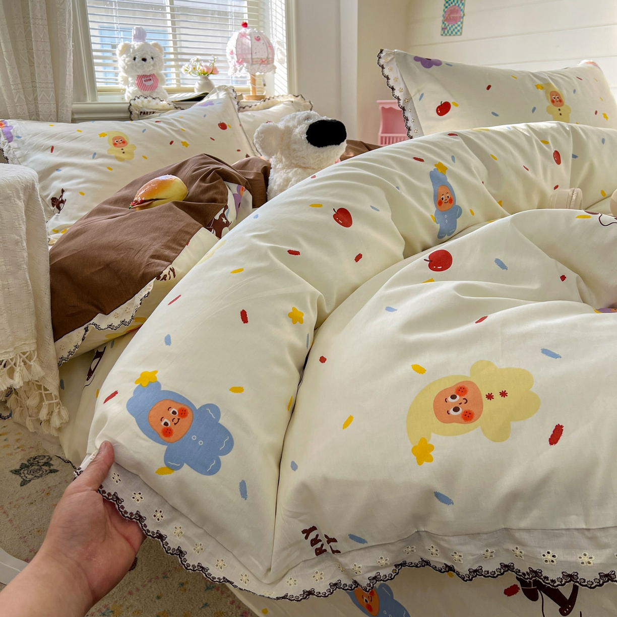 91家纺网 家纺一手货源 找家纺 希诺家居 2026新款费尔岛风全棉纯棉韩式小清新花边四件套 萌萌星宝宝