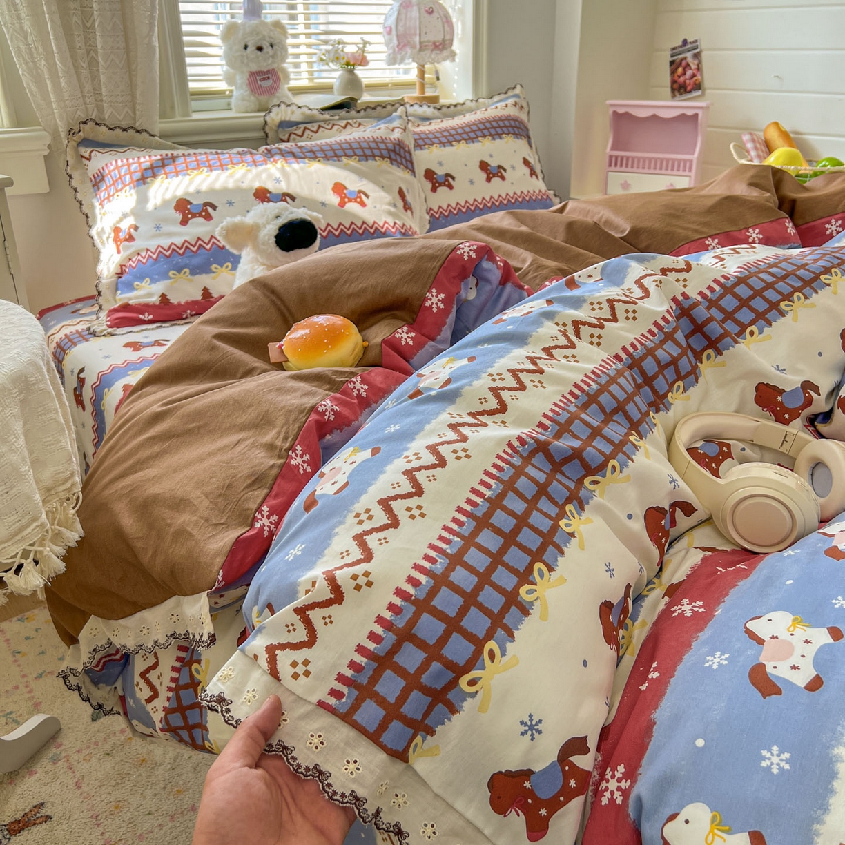 91家纺网 家纺一手货源 找家纺 希诺家居 2026新款费尔岛风全棉纯棉韩式小清新花边四件套 费尔岛梦幻小马