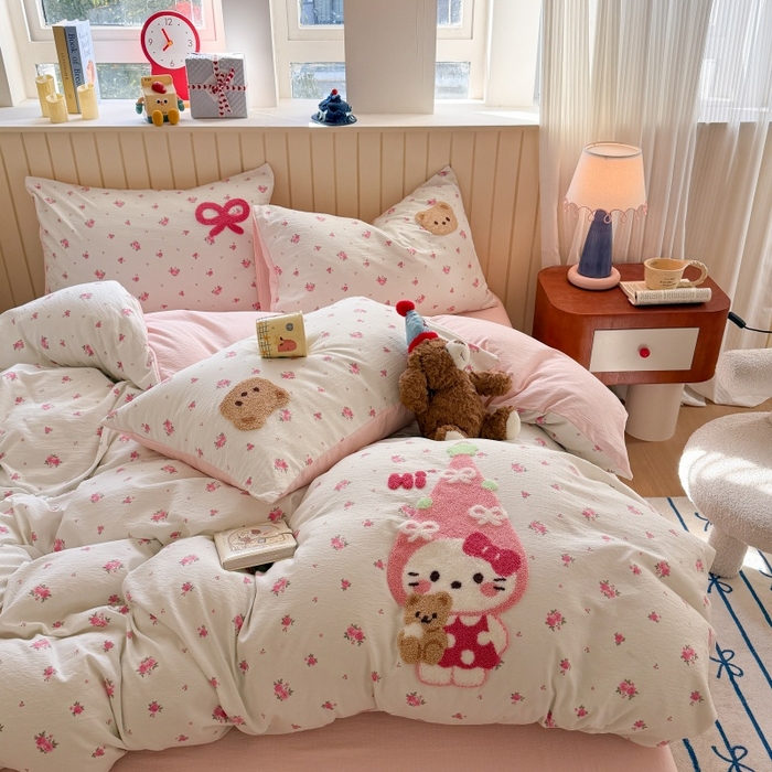 91家纺网 家纺一手货源 找家纺 艾特你 2026新款针织提花双层纱可爱毛巾绣四件套 春日小猫